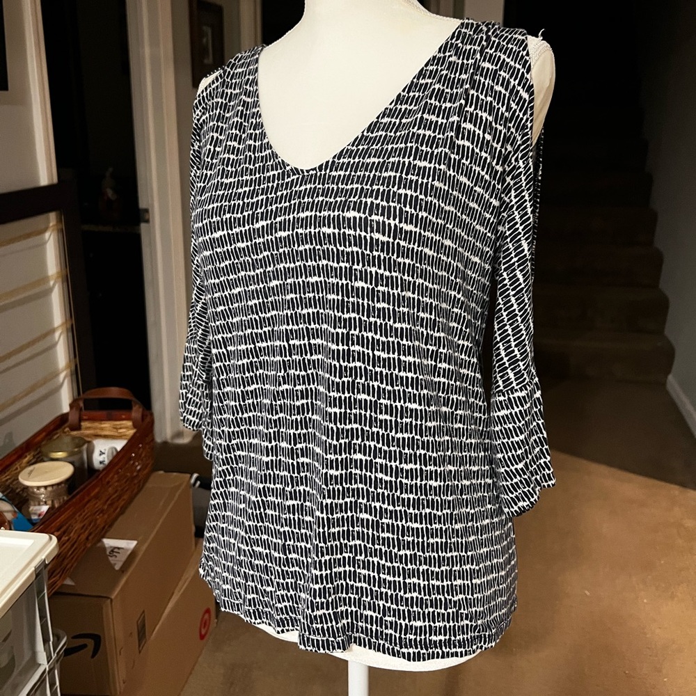 Banana Republic Cold shoulder rayon mix top (from ELLIES CLOSET)